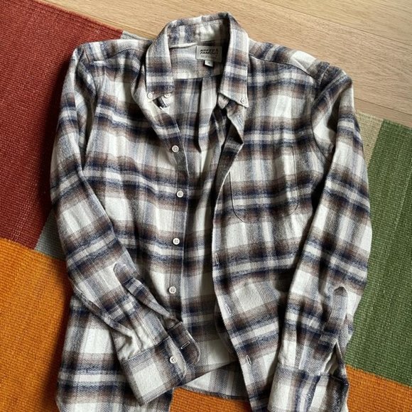 Naked and Famous flannel medium - MADE IN CANADA - Picture 1 of 1